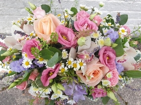 Refreshing spring floral tin