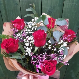 Sweet kiss red rose hand tied