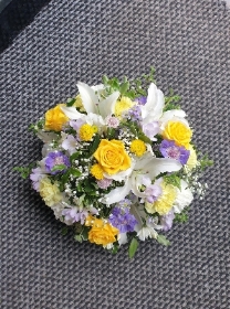 Soft breeze grave posy