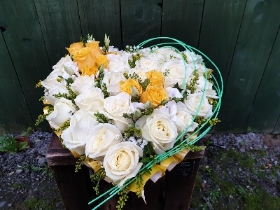 White and yellow Roses heart