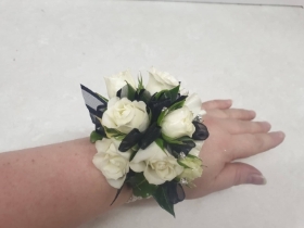 Cream minirose black details wrist corsage