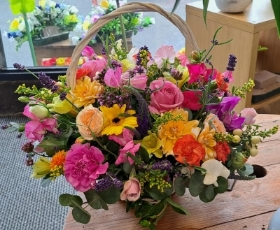 Summer vibe basket