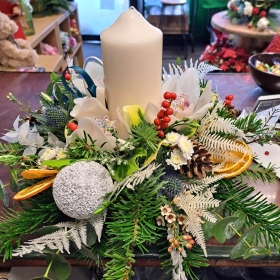 Winter wonderland table arrangement